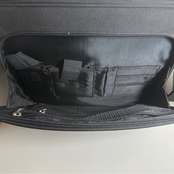 Samsonite Model 605 Thin Laptop  15 Inch Messenger Bag - Picture 3 of 5
